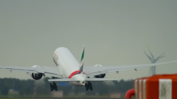 Emirates SkyCargo ускоряется — стоковое видео