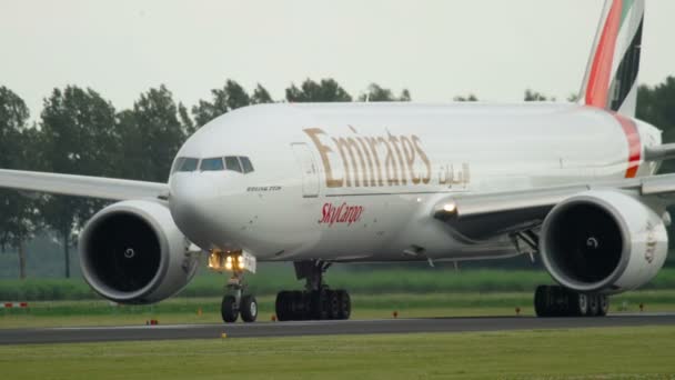 Emirates SkyCargo accelera — Video Stock