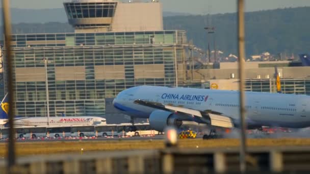 Avión aterrizando en Frankfurt — Vídeos de Stock