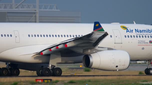 Air Namibia Airbus 330 al inicio — Vídeos de Stock