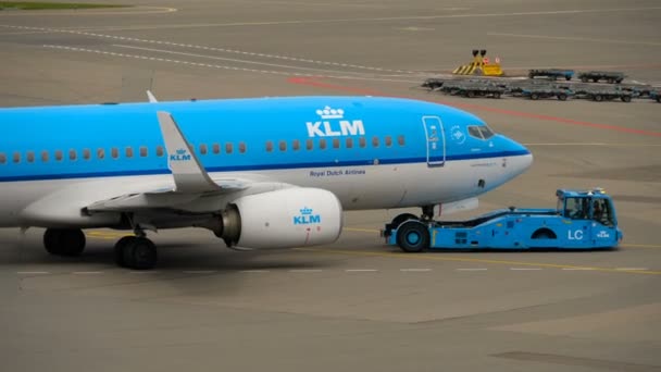 KLM Boeing 737 çekme — Stok video