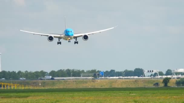 Pendaratan KLM Dreamliner — Stok Video