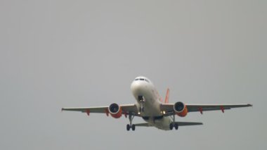 EasyJet Airbus 319 kalkış