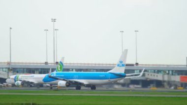 Kalkış KLM Boeing 737 hızlandırmak ve