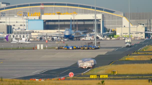 Frankfurt luchthavenverkeer — Stockvideo