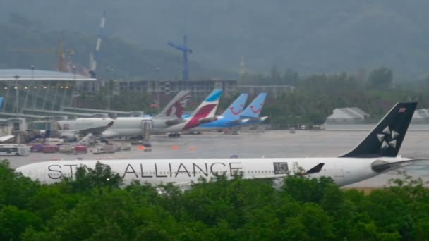 Airplane Airbus 330 departure — Stock Video