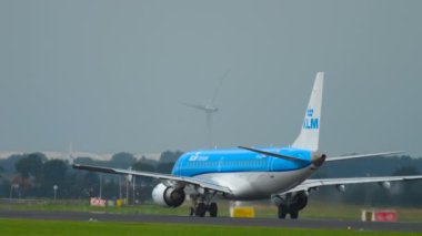 KIM Cityhopper Embraer 190 hızlandırmak