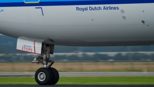 KLM Boeing 777-vertrek — Stockvideo