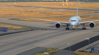 Boeing 787 iniş sonra Taksilemek