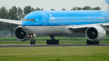 KLM Boeing 777 önce hareket