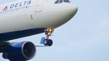 Delta Hava Yolları'nın Airbus 330 yaklaşıyor