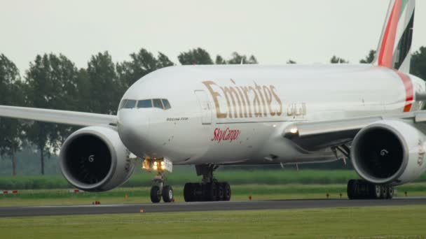 Emirates Skycargo odjezd — Stock video