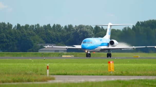 KLM Cityhopper Fokker 70 від'їзд — стокове відео