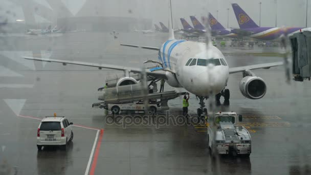 Airbus 320 σε υπηρεσία στο Suvarnabhumi airport — Αρχείο Βίντεο