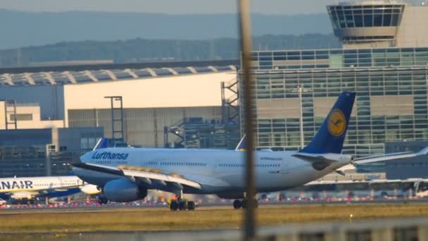 Flugzeug landet in Frankfurt — Stockvideo