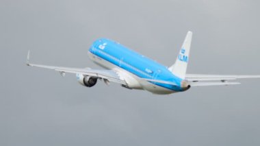 KIM Cityhopper Embraer 175 kalkış