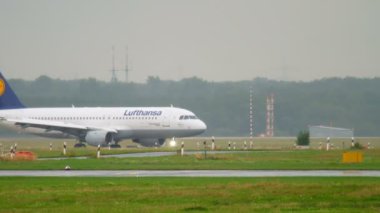 Uçak Yağmurlu hava Taksilemek