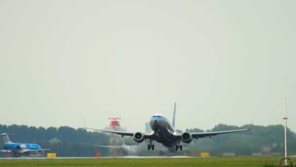 KLM Boeing 737 Abflug — Stockvideo