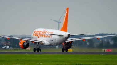 EasyJet Airbus 320 kalkış