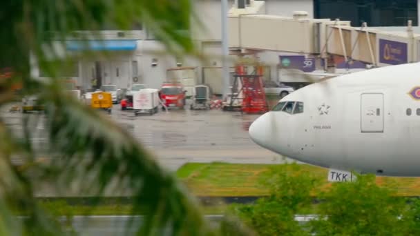 Flugzeug beschleunigt vor Abflug — Stockvideo