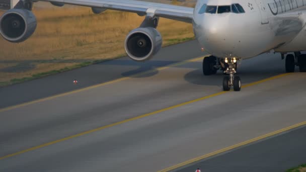 Lufthansa Airbus 340 rodaje — Vídeos de Stock