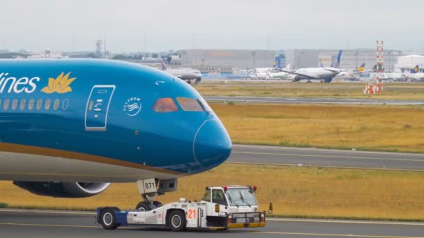 波音 787 牵引从服务 — 图库视频影像