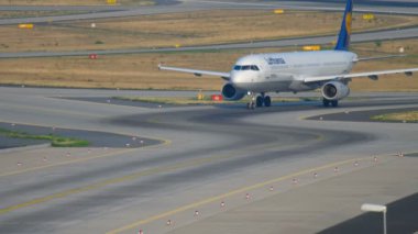 Lufthansa Airbus 320 Taksilemek