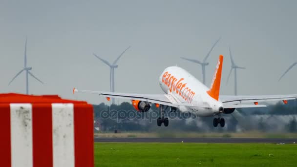 Easyjet airbus 320 starte — Stockvideo