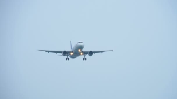 Airbus A320 típusú repülőgép leszállás — Stock videók