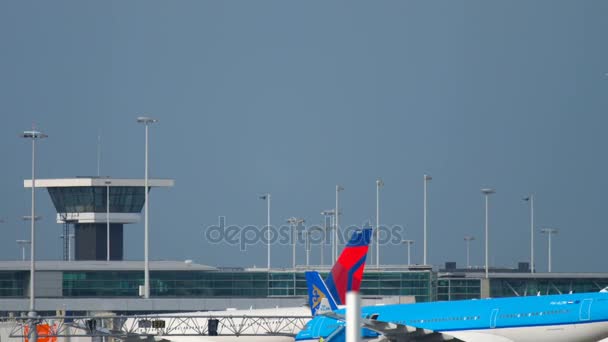 Tráfico de Shiphol aeropuerto — Vídeos de Stock