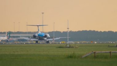 KLM Cityhopper Fokker 70 inişi