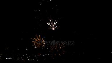 Akşamları yanıp sönen havai fişek