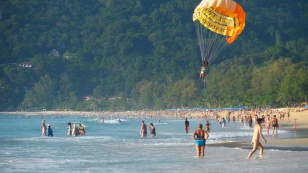 Parasailing på Phuket — Stockvideo