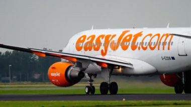 EasyJet Airbus 320 kalkış