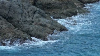 Turkuaz dalgalar, ağır çekim