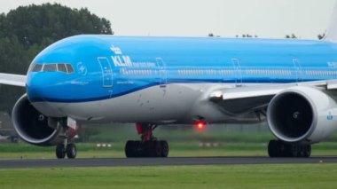 KLM Boeing 777 kalkış önce Taksilemek