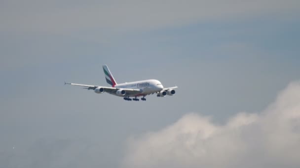 Großraumflugzeug im Landeanflug — Stockvideo