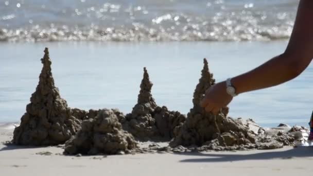 Castelo de areia na praia — Vídeo de Stock