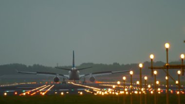 Uçak pist 18r açılış Polderbaan