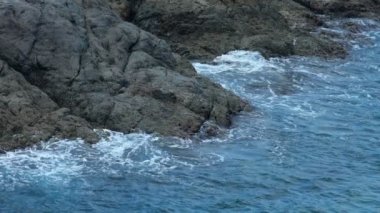 Turkuaz dalgalar, ağır çekim