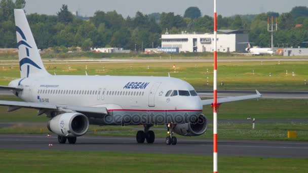 Aegan Airbus A320 taxning — Stockvideo
