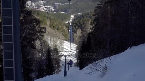 Teleférico en las montañas — Vídeos de Stock