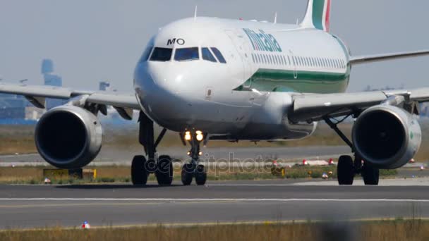 Avión antes de la salida — Vídeos de Stock