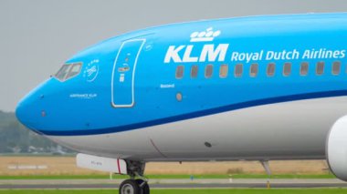KLM Boeing 737 kalkış önce Taksilemek