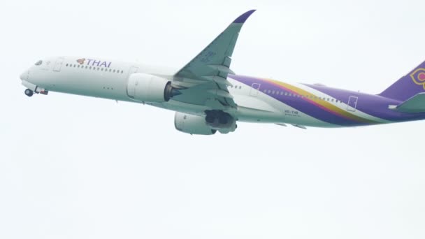 Abflug mit dem Flugzeug von Phuket — Stockvideo