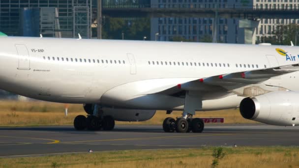 Air Namibia Airbus 330 na začátku — Stock video