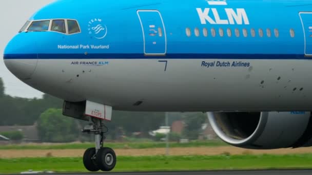 KLM Boeing 777 leszállás — Stock videók