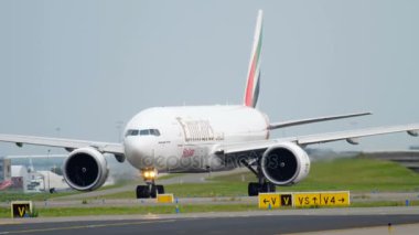 Kalkış daha önce Skycargo 777 Emirlikleri Taksilemek