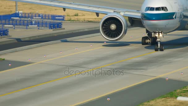 Боїнг 777 після посадки — стокове відео