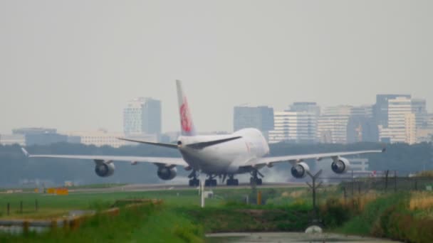 登岸后的航空货轮滑行 — 图库视频影像